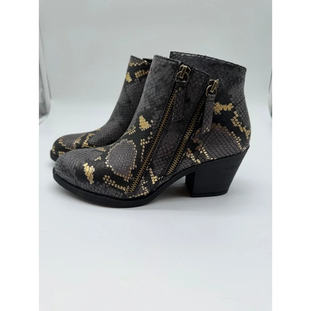 Muk Luks Womens Snakeskin Ankle Boots Grey‎ Gold Metallic Zip Block Heel 7.5